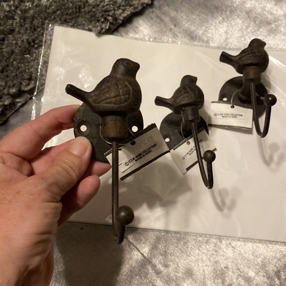 NWT 3pc. Songbird Wall Hooks, Brown Cast Iron, Distressed Finish, 4"x4"x2" - Picture 3 of 8